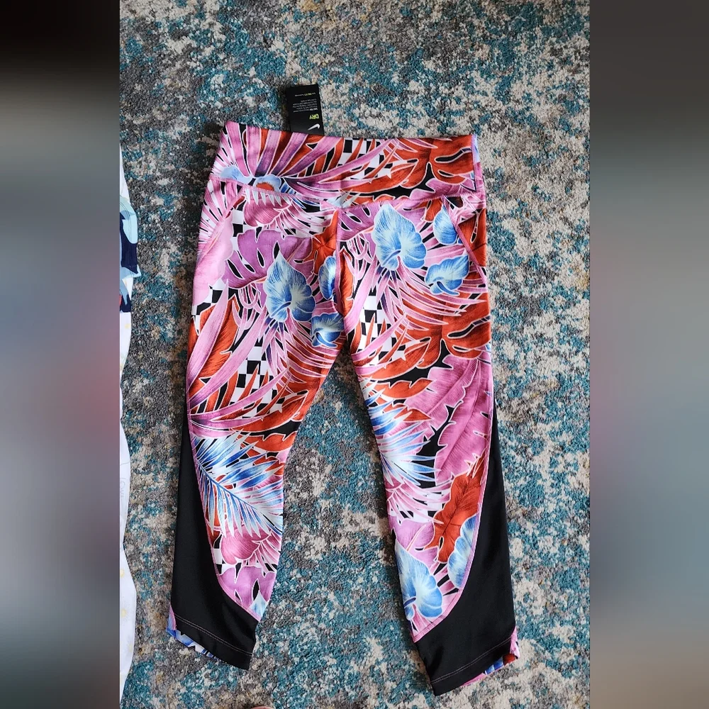Nike Red and Pink Artistic Leggings - Picture 11 of 11